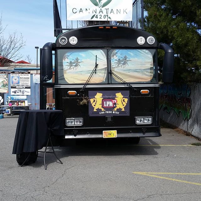 Annie420Bananie's tweet photo. Cannatank 420 was epic!
#northwestrosin #higherinfluence #spokane #washington #stonergirl #cannatank420 #cannabis #weed #marijuana #blunt #joints #joint #bus #gethigh #stonergirl #kush #420 https://t.co/FByJG9kdtJ https://t.co/xSDvckAjqb