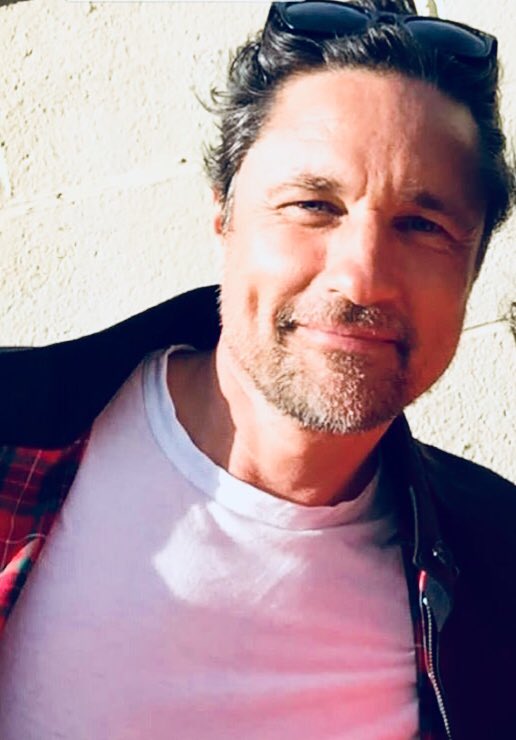 HendersonSource's tweet image. 📸 | New pic of Martin with a fan in Malibu, CA today.

He looks great 😍

instagram.com/p/BhAyqZmArN0/