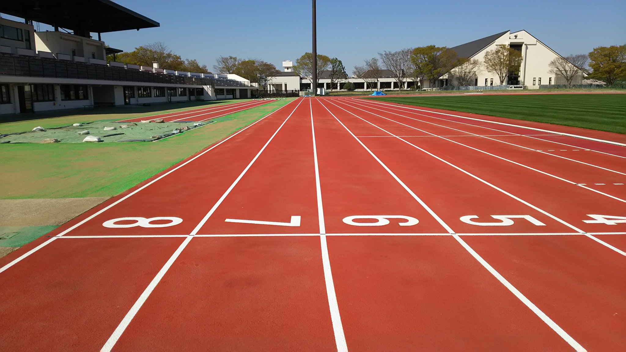 カズ陸上 Tomo 中台運動公園陸上競技場の改修工事が終了しリニューアルオープン トラック１レーンのオーバーレイ 幅三段ピット トイレ他 観客席 フィールド及び外壁塗装などを改修 シーズンイン 自分のベストパフォーマンスを発揮して悔いのない