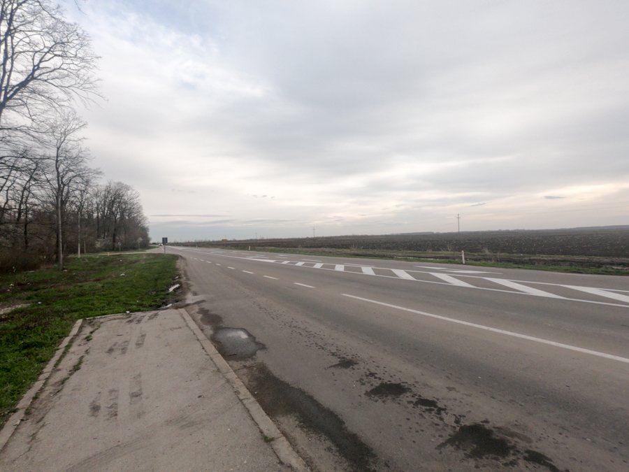 BloodofProsara's tweet photo. Hej @prijavi_problem ,zahtevamo da https://t.co/0M2A9LrRHb saobraćaj ispita opravdanost i izvodljlivost postavljanja pešačkog prelaza na Zrenjaninskom putu kod ulaza u naselje Besni Fok. Brzine vozila su ovde ekstremne i nemoguće je bezbedno preći na drugu stranu do aut. stanice. https://t.co/x7c0HRasBy
