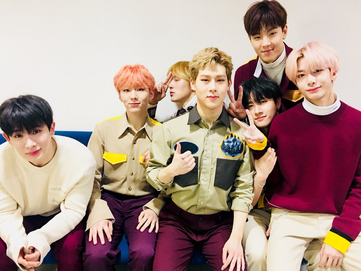 OfficialMONSTAX's tweet photo. [#MONSTA_X]
180401 #몬스타엑스
#SBS #인기가요
#JEALOUSY 무대완료✔️

4월의 시작을 함께한 
몬스타엑스의 #미쳤으니까 #젤러시 무대❤️
한 주동안 많은 사랑보내주셔서 감사합니다!
앞으로도 함께해요! https://t.co/icMBrs2Sk4