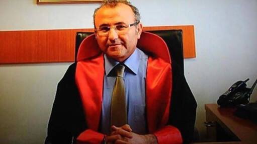 2015 yılında, Şer güçlerin eliyle makamında şehit edilen Savcı Mehmet Selim Kiraz'ı ölüm yıl dönümünde rahmet ve minnetle anıyorum.
Ruhu şâd, mekanı cennet olsun.