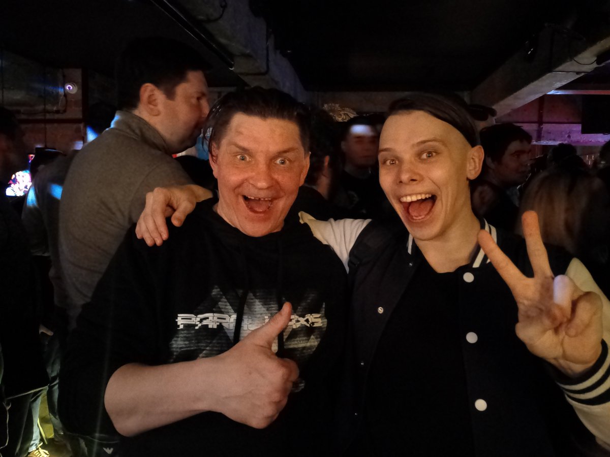 invironmusic's tweet photo. #TranceMission #DIVE #ПИТЕР #TranceFamily #PARALLAXIS
Что у нас в итоге. Для меня, как для начинающего продюсера, очень продуктивно прошло чаепитие, где я смог не только познакомиться, но и пообщаться с коллегами по цеху. @Hydrogenio @Kir_Tender @turokmusic https://t.co/TkroSuJAC8