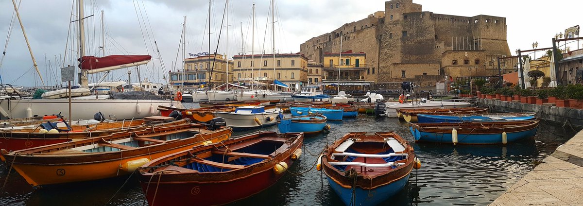 StefanoTozza's tweet photo. Easter in #Naples #borgomarinaro https://t.co/5c6veANhty