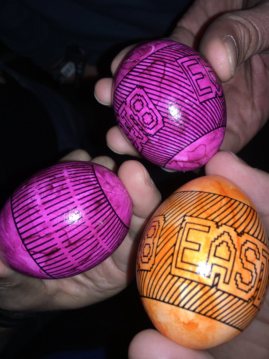 section77de's tweet photo. #OhSchau #eggbot #hEggBot #easterhegg #eh18 #Neuland ...und jetzt geht's ans Fein-Tuning der Hard- und Software des EggBot! #uasy https://t.co/dYpMCiBdoZ