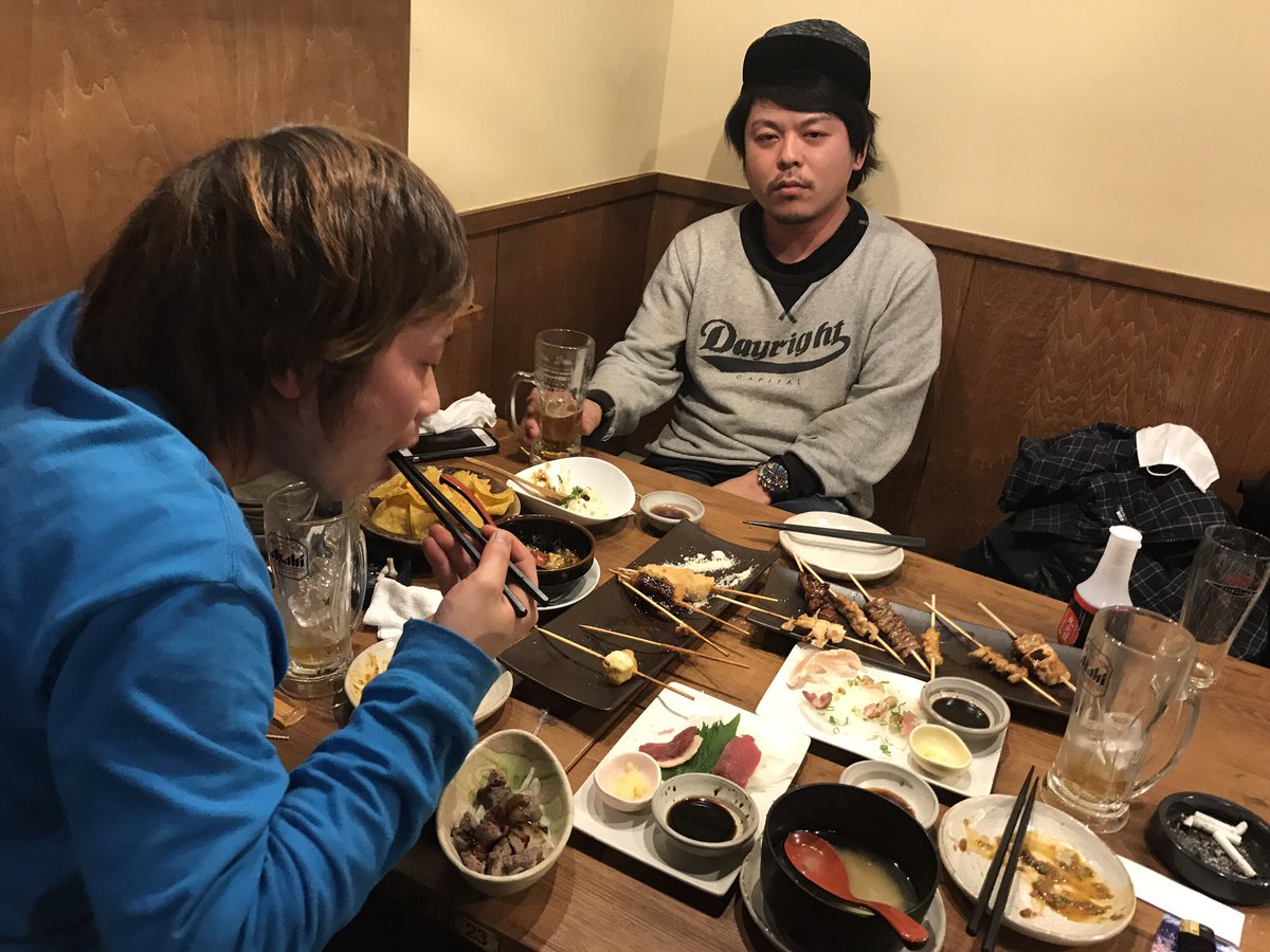 hiro_mugendai's tweet photo. 京都GROWLYがめでたく
6周年を迎えました🎉🎉🎉
オープンから居るので
僕とGROWLYの付き合いも
もう6年目、、長いね、、、
今日から周年月間として
営業するので
お酒持って遊びに来いよな!!!
今年もハッピーにやろうぜ!
#madlick
#社長と同期仲間
#角田恭平
#ピアノガール秋 https://t.co/6CMmOzR3Ln