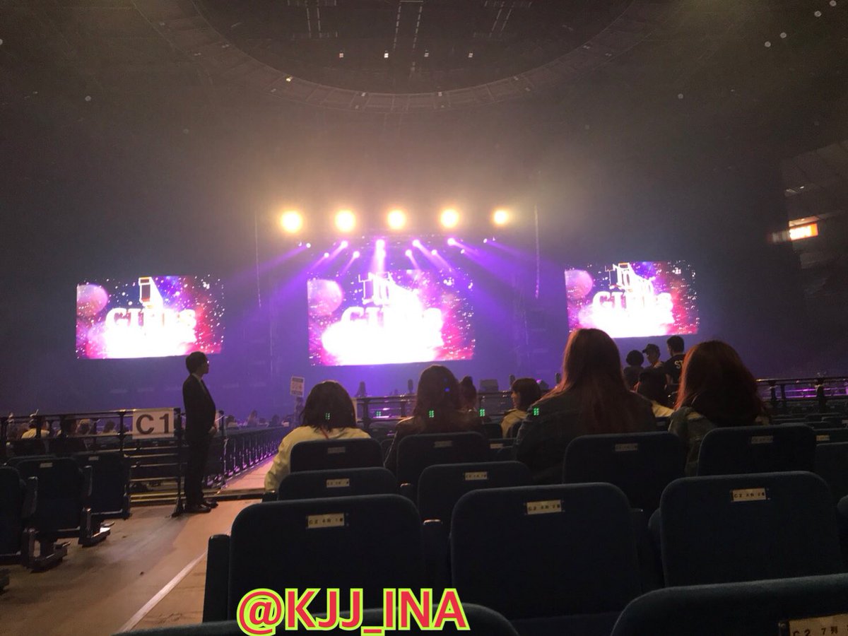 (Almost) Show time #TOKYOGIRLSCOLLECTION 😍😍😍 penampakan dari tempat duduk tampak indah~ <a href="/bornfreeonekiss/">kimjaejoong</a>