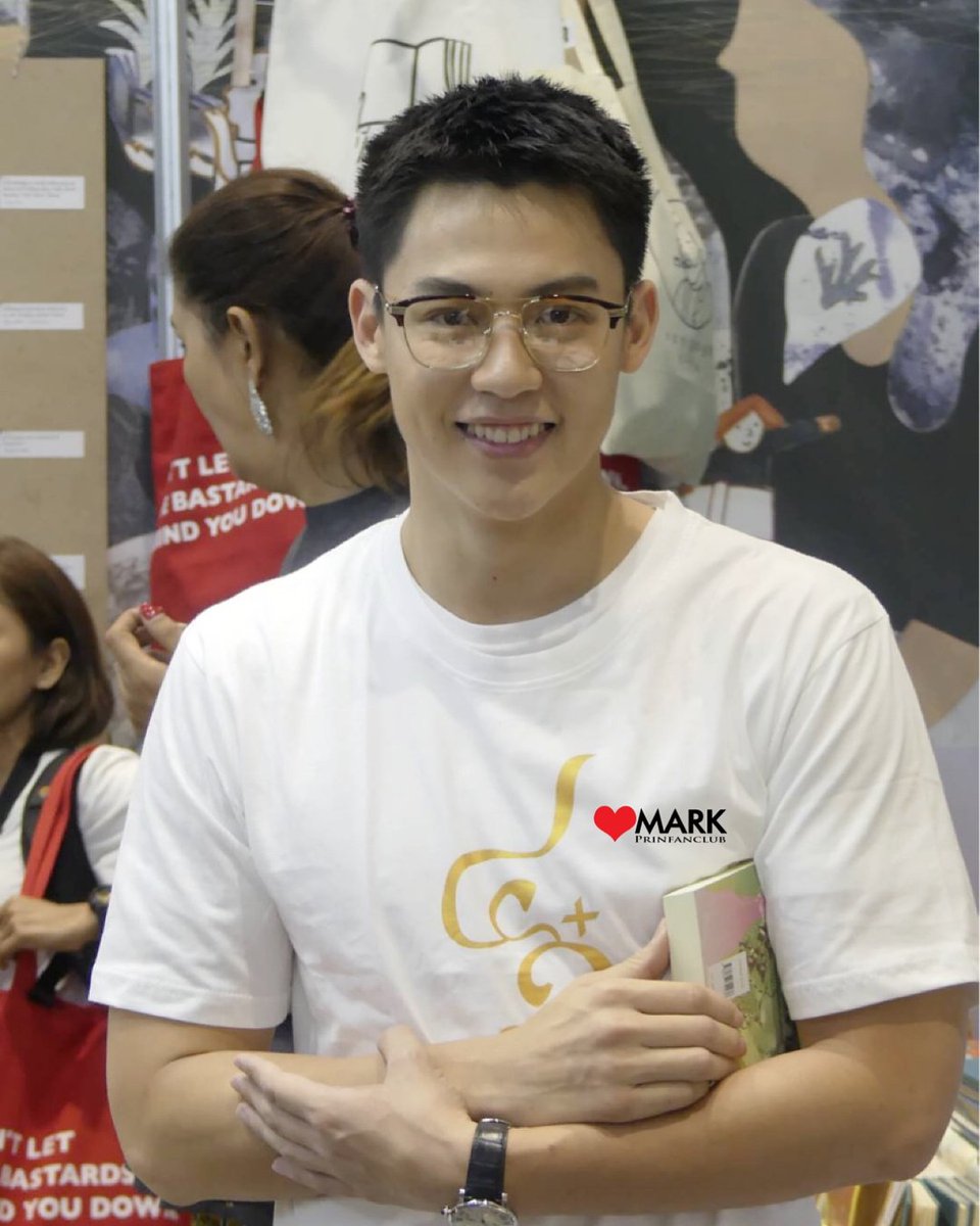 markandmomo's tweet photo. หนังสือดีๆที่ควรได้อ่านวันนี้ 📚📚
- หนังสือ "๔+๑ หิ้วย่ามตามท่าน ว.
- LandMARK ผมมีเรื่อง...จะเล่าให้ฟัง
ต้องมี ต้องมี ต้องมี ต้องมี นะจ๊ะ 
#mark_prin #LandMARK https://t.co/O18kY47wra