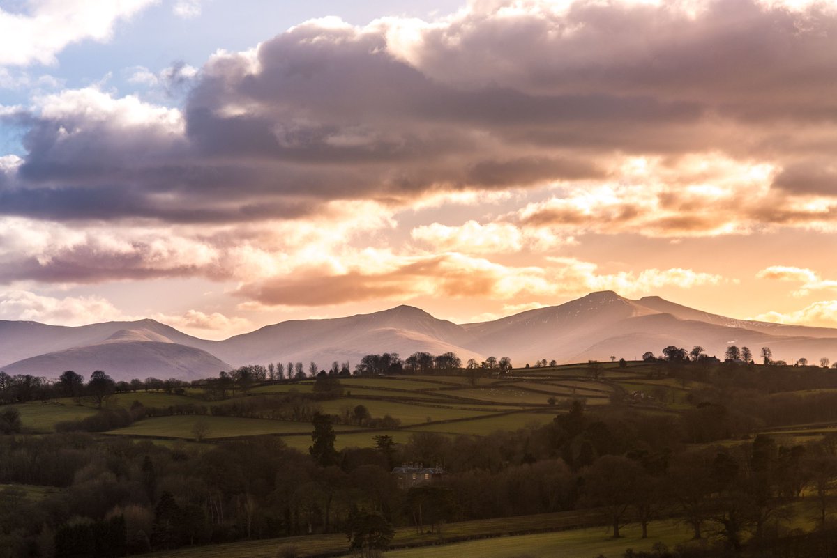 Happy Easter everyone! 💗 #Easter #Easter2018 #BreconBeacons #visitwales #views #mountains