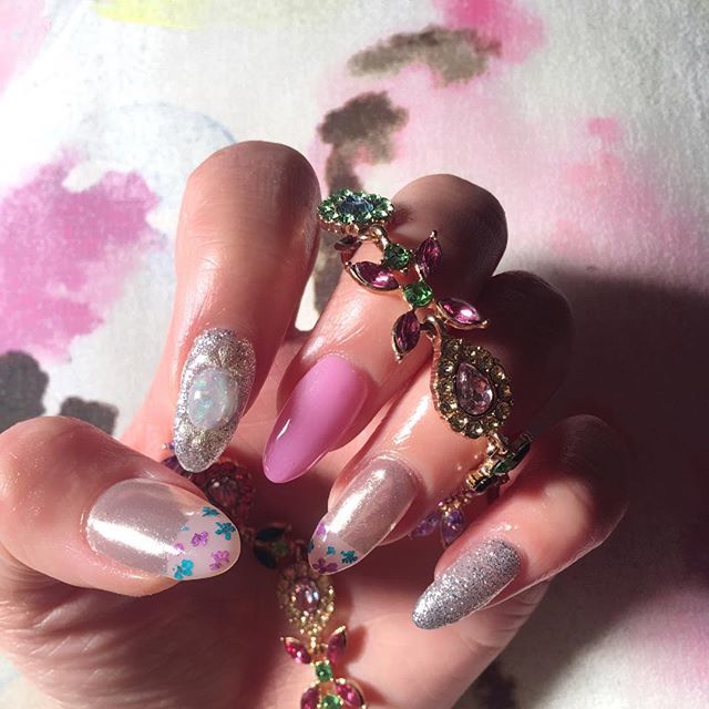 lo_sakitty_ve's tweet photo. _
春なネイル💐💅🏻
with めっちゃ可愛いピアス♡
.
#nailist #nailstagram #newnail #instnail #nailchange #SSnail #nails #nailart #gelnail #gelnails #naildesign #springnail #pinknail https://t.co/KhfQku0zRi https://t.co/3v3fOhBwzC