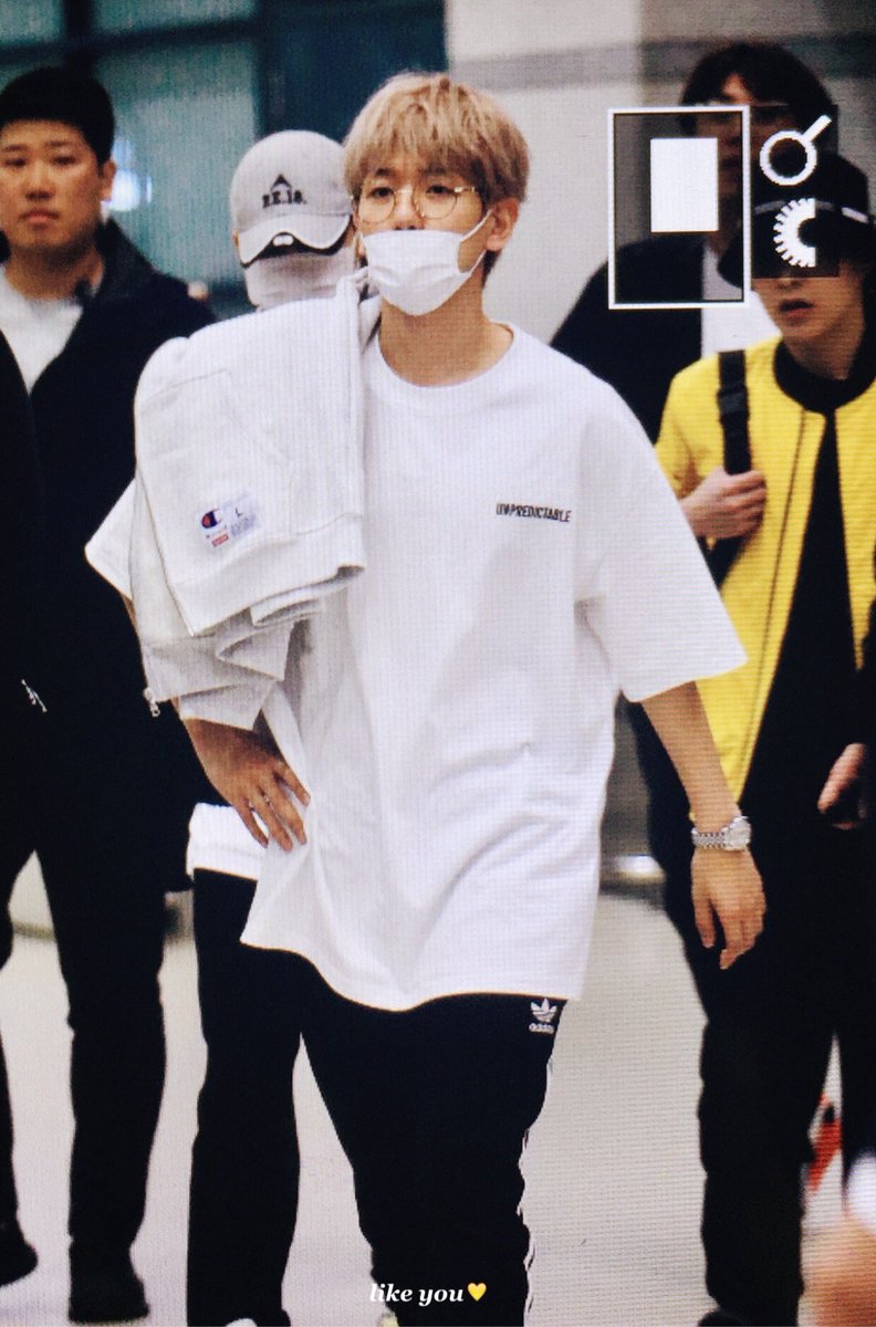Likeyou_1992's tweet photo. 180401 ICN #백현 #BAEKHYUN 
편안한 빼숀 스웩~~~☺️(큥풍당당) https://t.co/26yoyvQ3gh