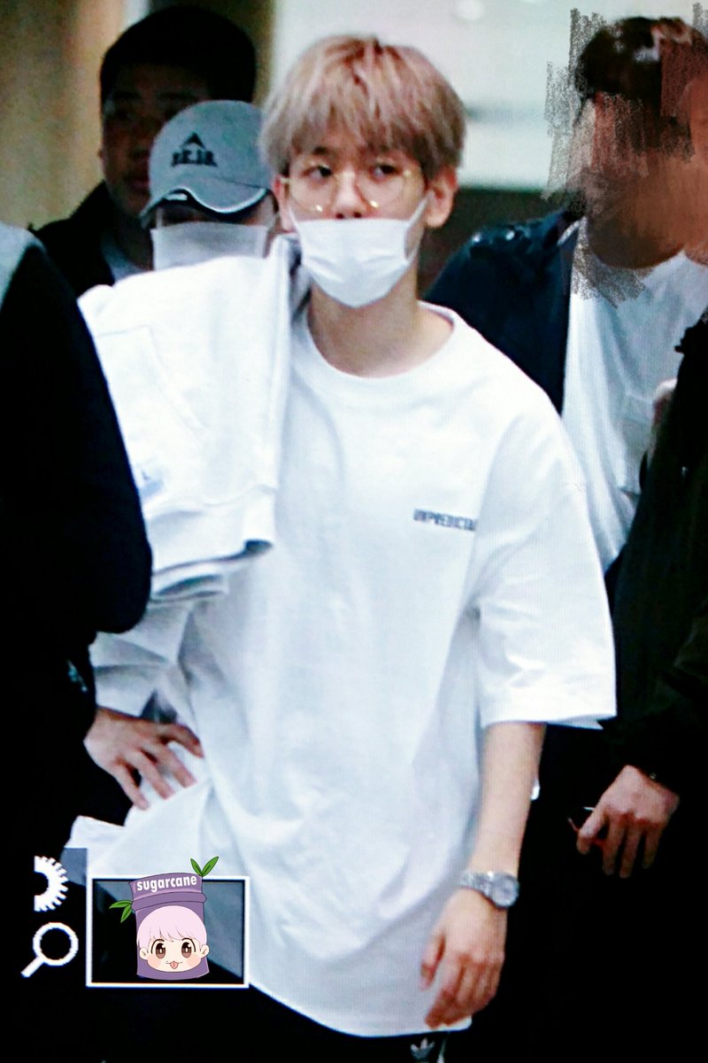 sugarcanebaek's tweet photo. #백현 #baekhyun 180401 인천입국 https://t.co/2YRlQ6Fxmw