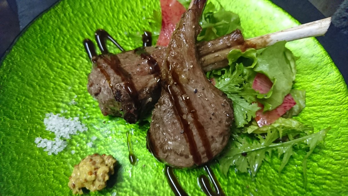 ট ইট র 肉料理ワッゼカルネ 今夜は名前に え がつく方はドリンクがお得ですよ オススメ料理はラムチョップ 子羊の骨付きロース肉の部位を炭火焼きします 臭みもなく柔らかジューシーですよ 鹿児島 騎射場 肉バル 肉肉しい あぶらぎっしゅ 子羊