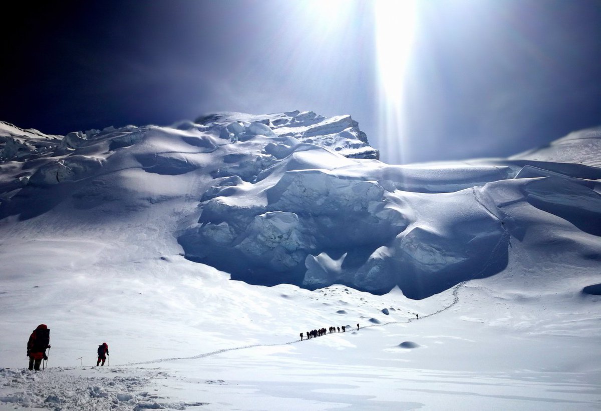PKU1898's tweet photo. On March 31, the Mountaineering Association of Peking University (#MAPKU) began their journey to Mount Everest. Previously, MAPKU summited the 6th highest mountain in the world — Mount Cho Oyu. We're wishing the team a safe and successful journey! #PKU • https://t.co/PQfjfZtPUu https://t.co/HyIRwfLzvw