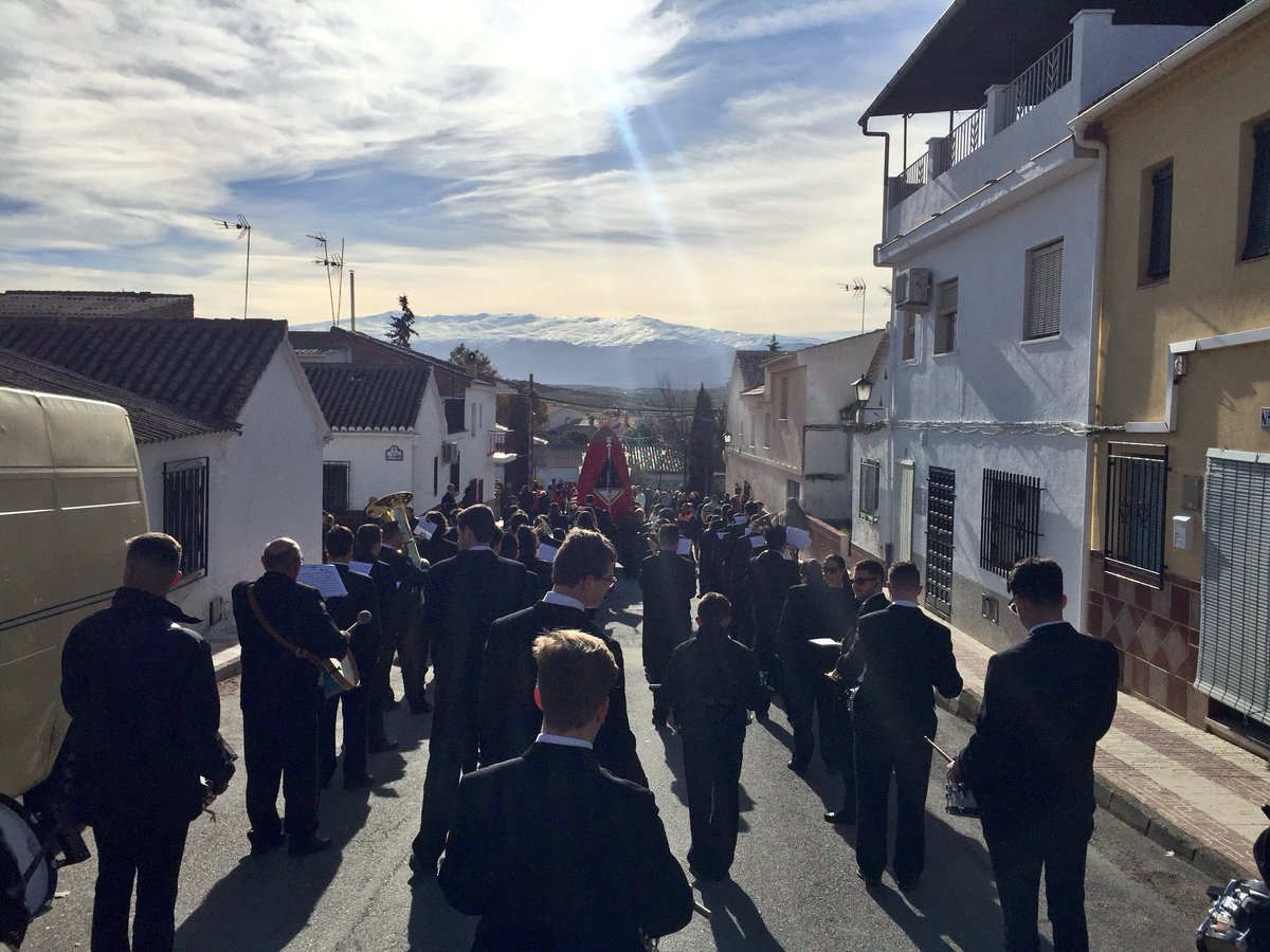 bandadeotura's tweet photo. Domingo de Resurrección. 

Esta mañana hemos estado acompañando a la Virgen del Rosario en el municipio granadino de la Malahá. 

#BandaDeMúsicaVillaDeOtura #BMVO 🎵 https://t.co/cTs7V5i1Ia
