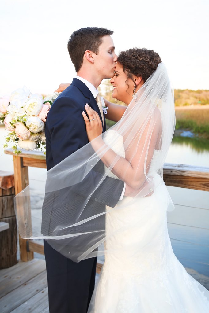 _mcprobus_'s tweet image. Don’t overlook the boy who sits by you at lunch every day in high school. There just might be a little something there. #teamprobus