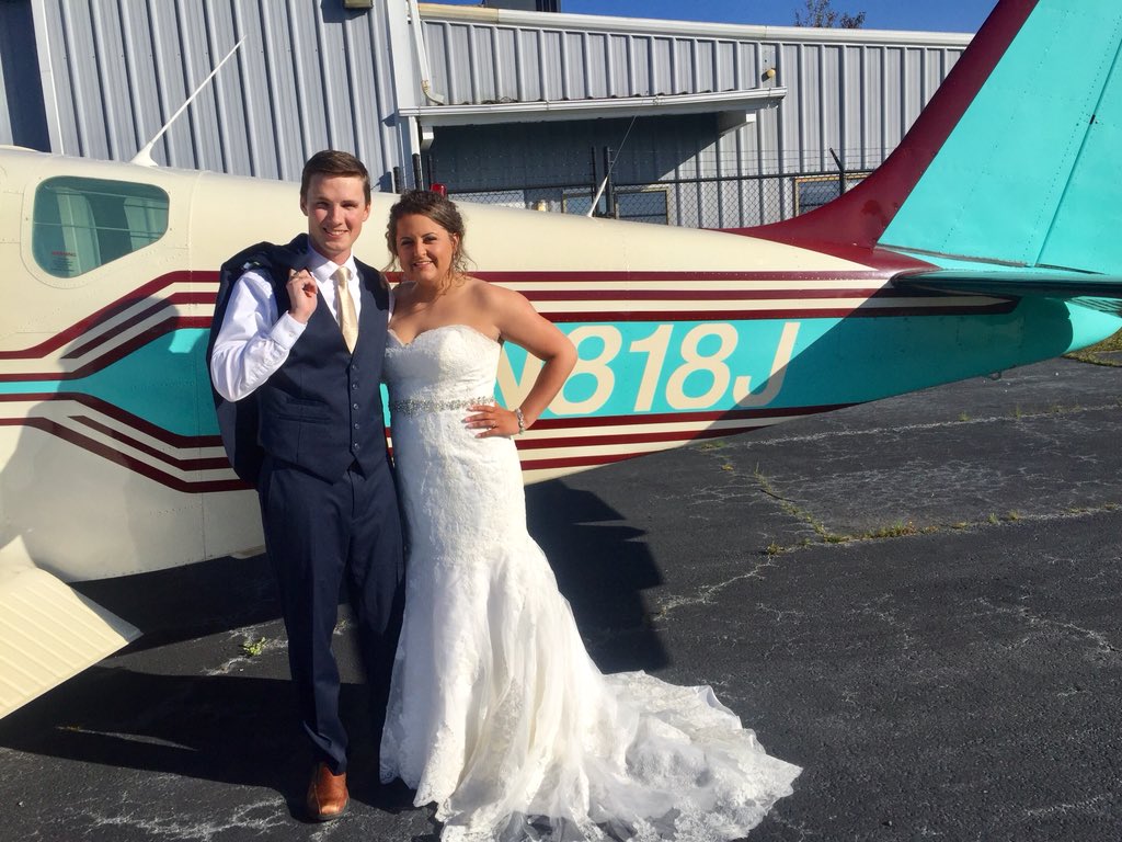 _mcprobus_'s tweet image. Don’t overlook the boy who sits by you at lunch every day in high school. There just might be a little something there. #teamprobus