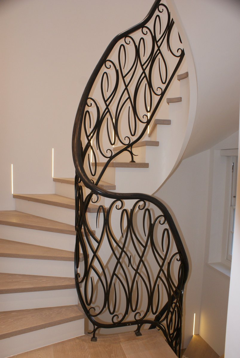 ForgingMatters's tweet image. Bespoke forged staircase balustrades, powder coated mild steel with a timber handrail.