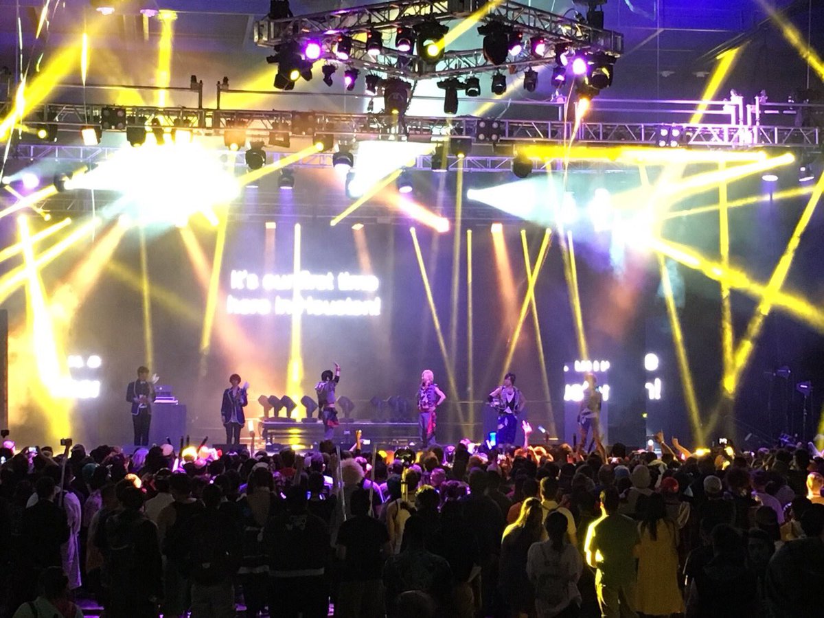 Bpro_stage's tweet photo. 米・ヒューストン「Anime Matsuri」の舞台Bプロメンバーによるライブには、遅い時間からの登場にもかかわらずたくさんのお客様からの歓声をいただきました、感謝です！「Anime Matsuri」公式では映像も紹介されています。本日はイベントラスト、サイン会です！
#AnimeMatsuri #BPROJECT #AM2018 #Bプロ https://t.co/9pS7KtyIh3