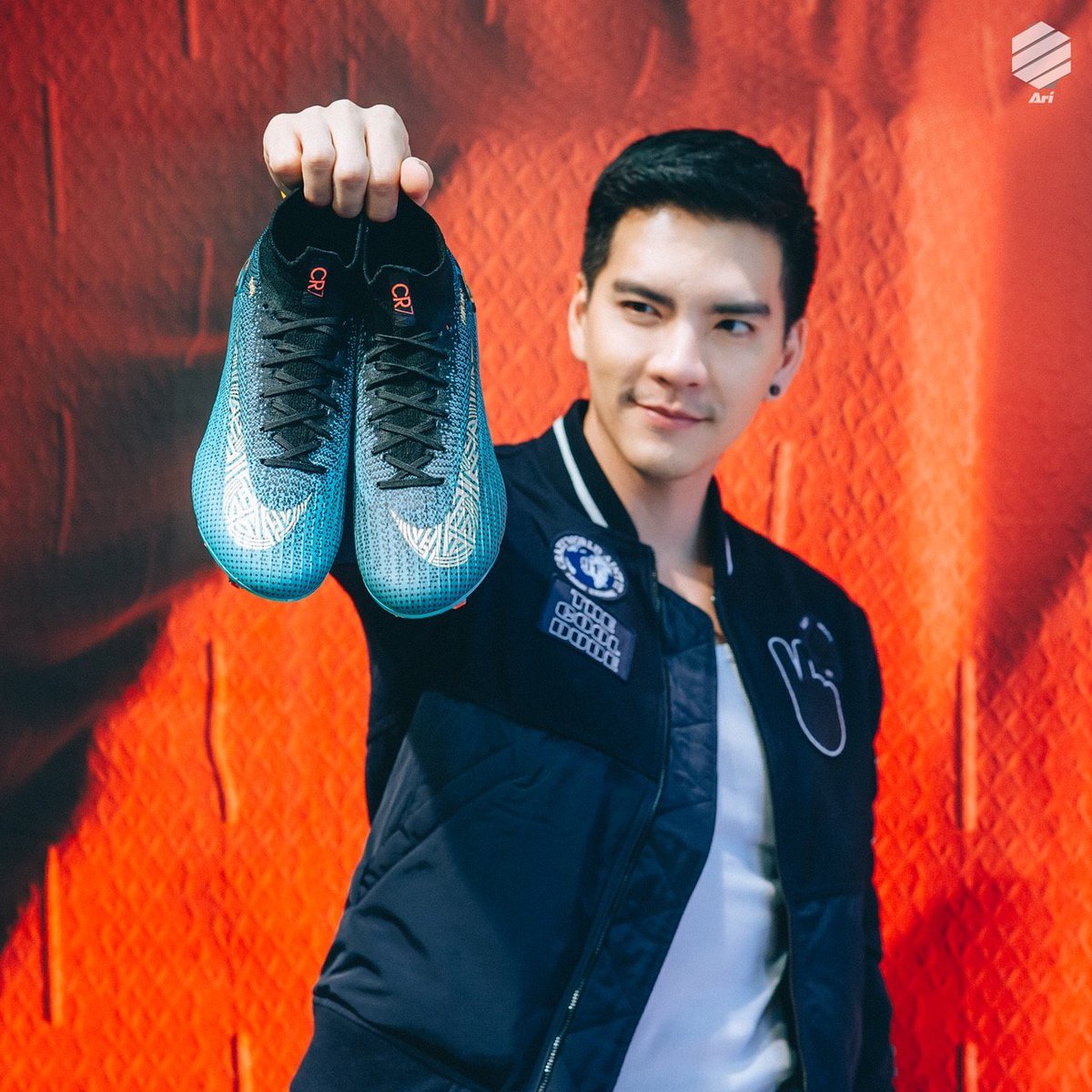 FootballAri's tweet photo. อาวุธลับของพระเอกดังอย่าง "นิว" วงศกร #Mercurial #Superfly6 #CR7 💨💨💨
@nikefootball
Chapter 6 "Pride of Portugal" ⚽🇵🇹
• Mercurial Superfly VI Elite CR7 FG
ราคา 10,800 บาท
(Size : 6-11Us)
--
วางจำหน่ายที่อาริฟุตบอลทุกสาขา และที่ https://t.co/TtMTtgNUab
#arifootball https://t.co/dQ4vHYIAxQ