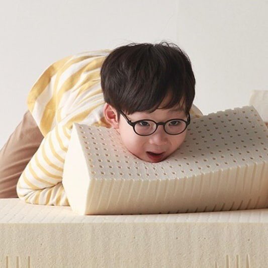 Nat311036Nat's tweet photo. อยู่ๆก็คิดถึงเด็กหน้ามึน ของพรี่~~ คิดถึงหนูจังเลย แทฮันนี่ แทฮันนี่❤️❤️❤️❤️ #Songtriple #daehan #daehanmingukmanse https://t.co/BKG6lZaom1
