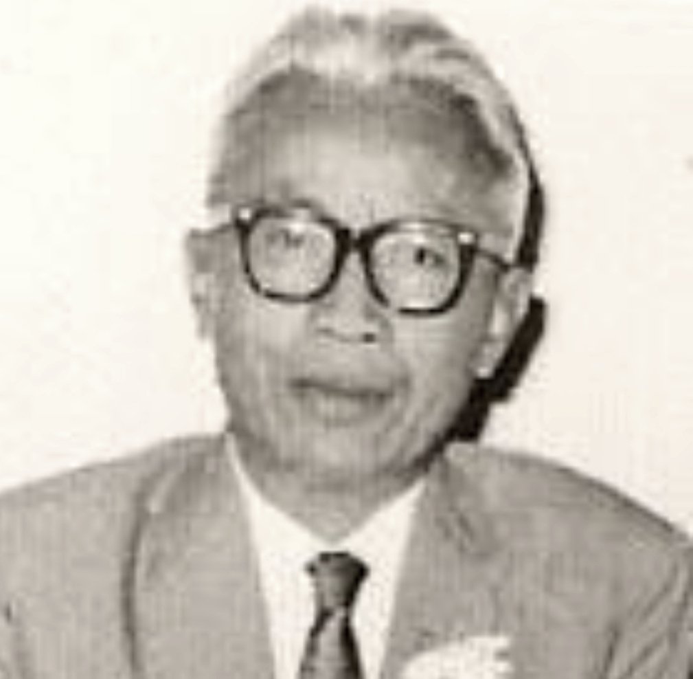 Ini kakekku H. Mohammad Soesilo. yg 70 thn yl merancang kota Kebayoran, urban center pertama yg didesain oleh org Indonesia, 

Saat itu, pusat kota umumnya dirancang oleh org Belanda, spt T. Karsten yg jg adalah guru kakekku itu.

H. M. Soesilo adalah planolog Indonesia pertama.