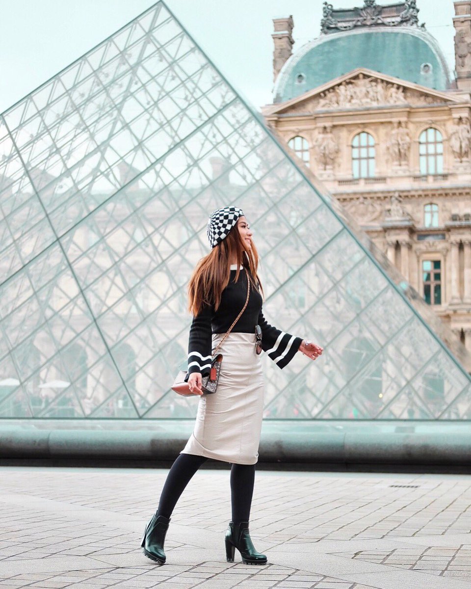 janeenachan's tweet photo. Hoppinโ from one gem to another in Paris, and wishing everyone a Happy Easter! Aside from all the cute ๐ฐ and ๐ฃ adorned in every corner, donโt forget the true essence of Easter, and honor our Risen Savior! ๐๐ป๐ง๐ปโโ๏ธ
.
#JCootds #zalorastyleedit #museedulouvre #CoachSS18 https://t.co/n4zljYvjYt