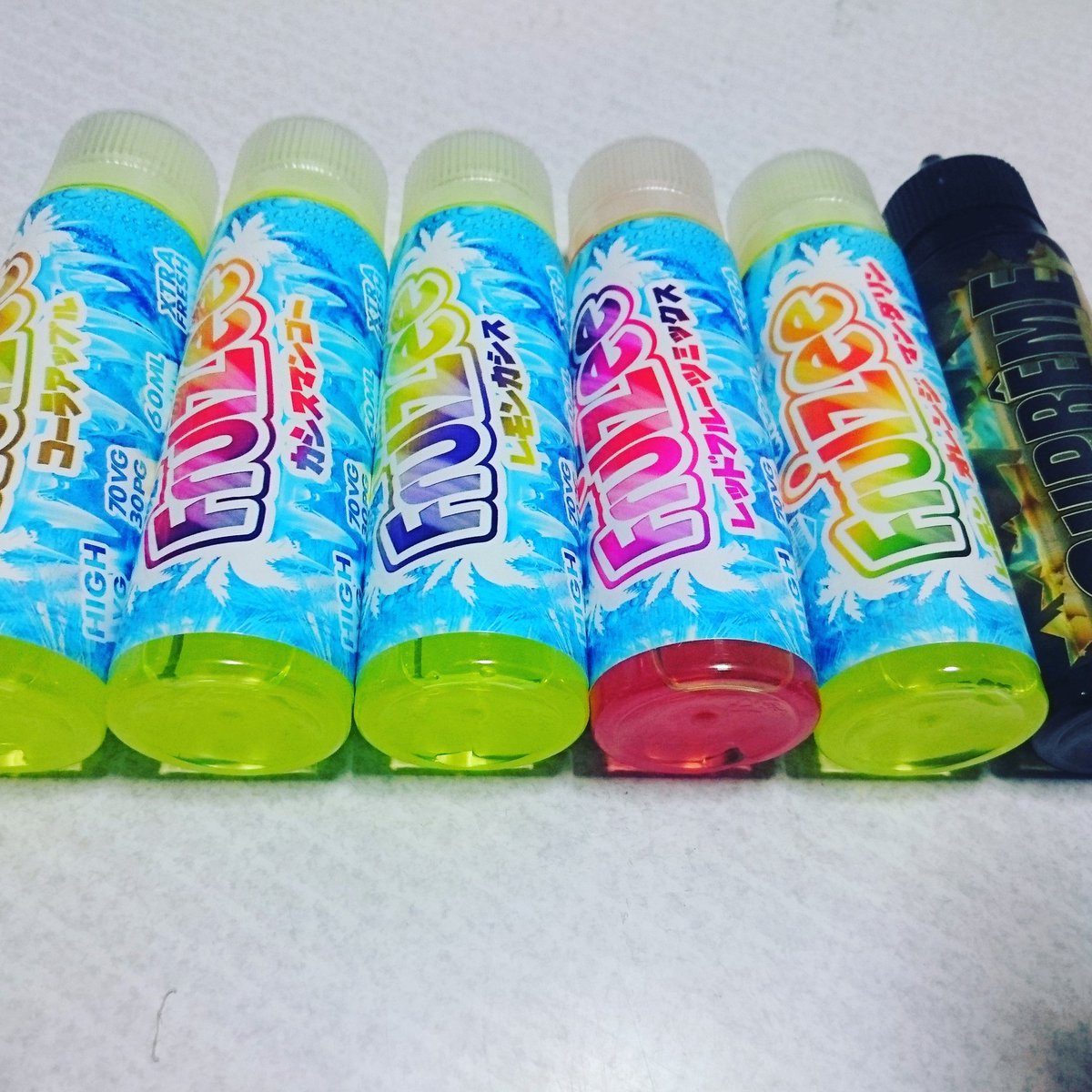 Shoulder_Punch's tweet photo. EXPO終わり際に思わぬ展開でリキッドを貰った🤤
トリッカーになれたらまともに撮れるんやけど…
#VAPE
#VAPEEXPOJAPAN2018
#Fruizee
#ELIQUID
#FRANCE
#XTRAFRESH
#SPECIALTHANKS https://t.co/k0Ony5mq91