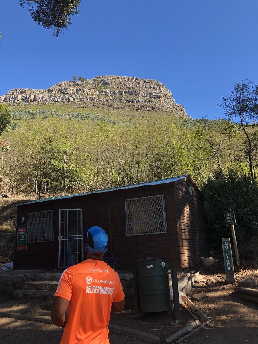 SelfieRunnerZA's tweet photo. #PostYourPassion #Adventure #TableMountain #TableMountainBackdrop #LionsHeadHike #NewExperience https://t.co/zOwia6rh3O