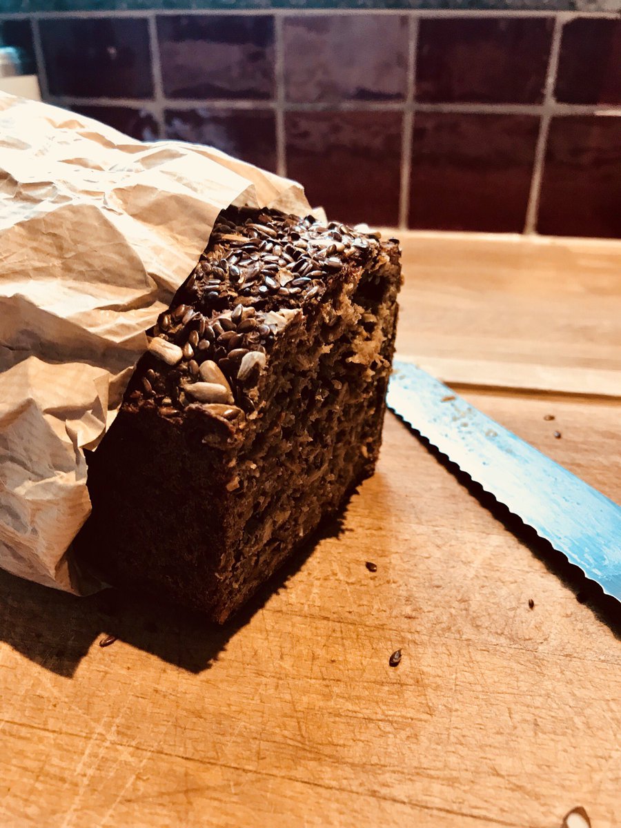 Leuke ontdekking in LEUVEN, bakker met schitterende aanpak: korte ketting en direct contact met de boer. Ga zeker eens langs in Hal 5 ... bakkerij-korst.be/over%20ons.html