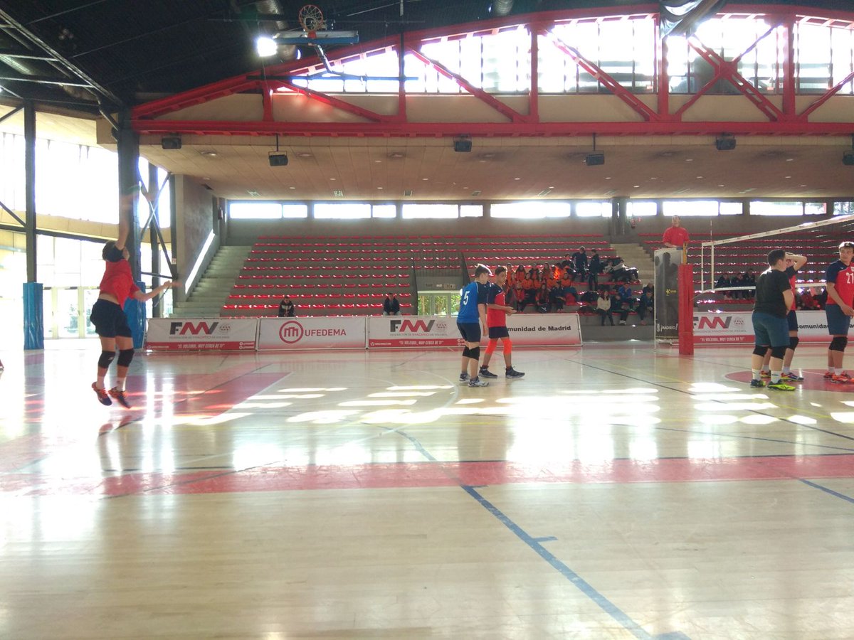 fvbcv_com's tweet photo. Retweeted Voleibol Aragón (@AragonVb):
La selección de #Aragón cadete masculina de @dcarreras12 y @javitof_3 cae 0-3 frente a @fvbcv_com en su debut en el Madrid Spring Trophy. (23-25, 16-25 y 14-25) #AragonVB https://t.co/EjkSOLh8D1