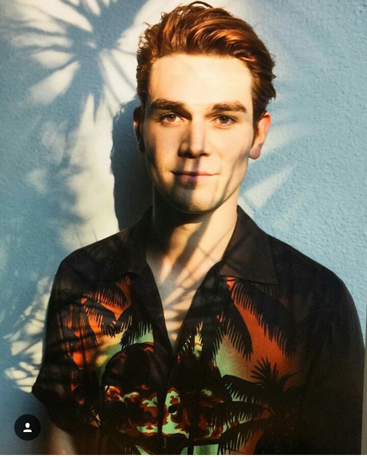 Crowley_66's tweet photo. Кто бы мог подумать, что это один человек?😂😱💟👸
#KJApa #Stile #Fashion #HotBoy #Hair #HighLevel #LazyFan #Riverdale #Archi 😻🍹 https://t.co/BZKs7mXXFR