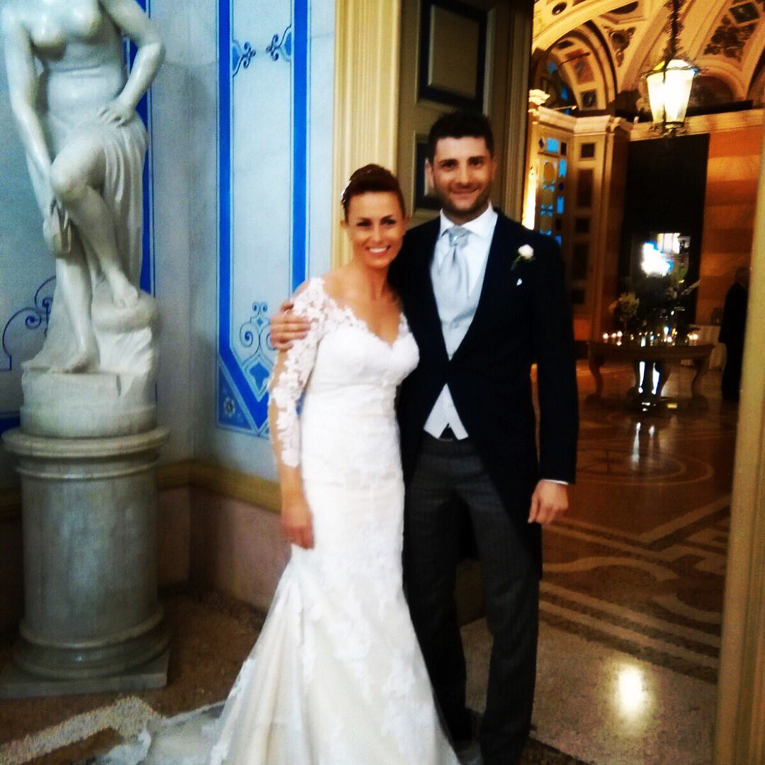 One year ago I married the best woman in the world!!! Good Anniversary my love!!! And Happy Easter to everybody..!!!