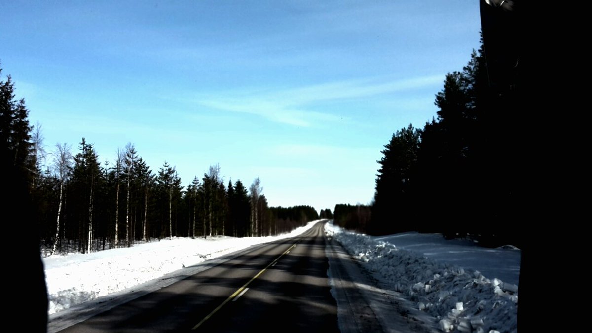mrloessie's tweet photo. Lest best! Op naar Luosto met een verse groep @VoigtTravel reizigers gebracht door @transavia vanaf @Schiphol naar #Rovaniemi Een prachtige zonnige lente dag in #Lapland https://t.co/eQ9xvDzxx4