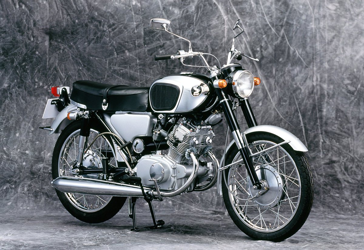Honda History M J Twitterissa 歴代ホンダバイク 1960年代 Benly Cb125 64 1964年10月 世界gpレースに参戦したレーサーの技術を投入し パイプフレームを量産ホンダ125ccで採用し Ohc2気筒スポーツ誕生 Cb92からのフルモデルチェンジ車 別名cb93 空冷4