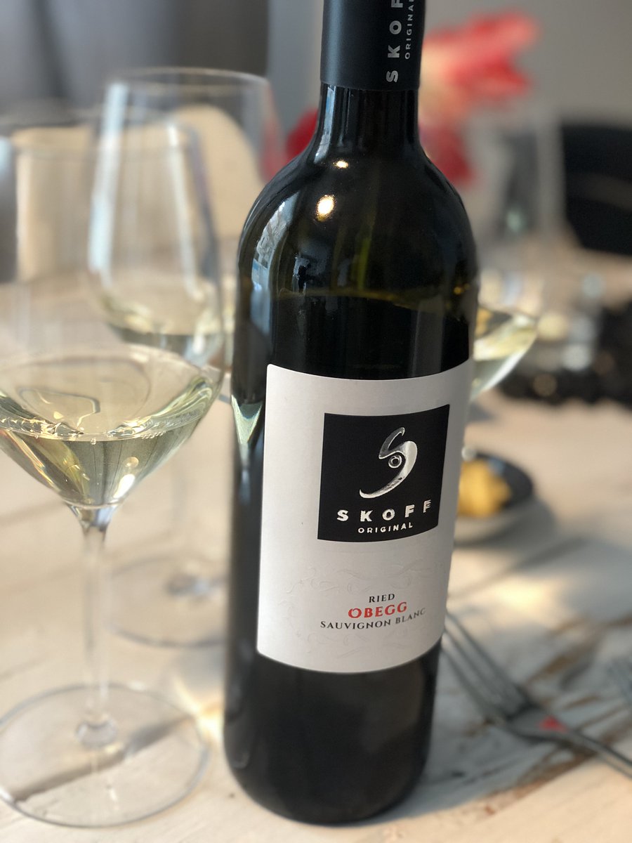 EventsbyWW's tweet photo. #Happy #Easter: Our #WineOfTheMonth in #April is #Obegg #SauvignonBlanc from the #award winning #austrian #vineyard #WalterSkoff, which matches perfectly with #culinary #art of #starchef #ChrizBauer https://t.co/VkLIi3HCBy