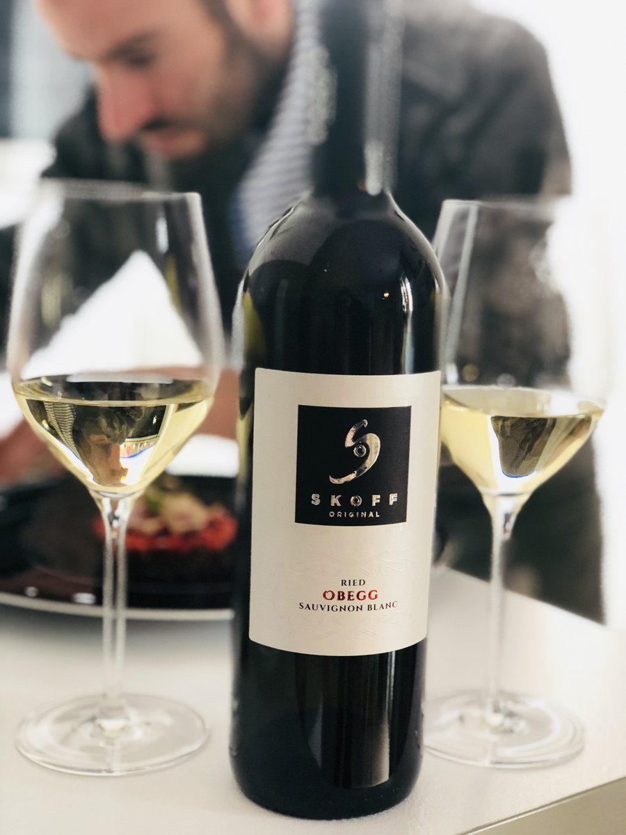 EventsbyWW's tweet photo. #Happy #Easter: Our #WineOfTheMonth in #April is #Obegg #SauvignonBlanc from the #award winning #austrian #vineyard #WalterSkoff, which matches perfectly with #culinary #art of #starchef #ChrizBauer https://t.co/VkLIi3HCBy