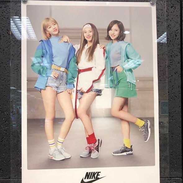 Suli Oddeye Okay So This Mean My Babies Sana Dahyun And Tzuyu Are On The Other Poster Together Where Is It I Need Pics People Twice Tzuyu Sana Dahyun
