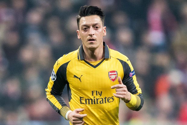 Mesut Özil: "Annem Türkiye'de oynamamı istiyor. Onun bu istediğini bir gün mutlaka gerçekleştireceğim. Bunu da Fenerbahçe forması altında yapacağım."