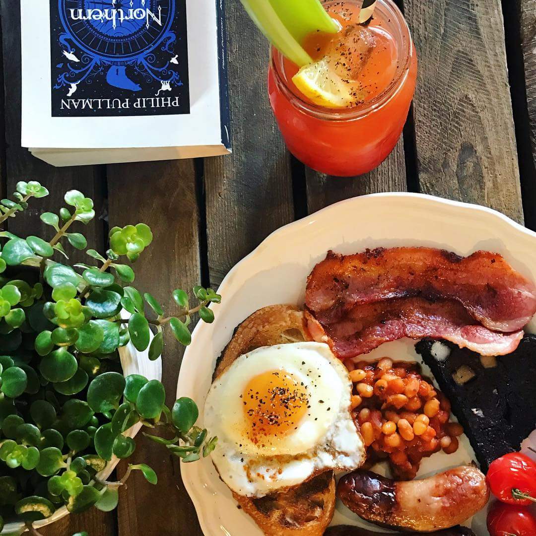 Happy Easter! 🐣💐🌞 All Day Breakfast served here <a href="/whitescafebar/">Whites Cafe Bar</a> every weekend!  #whitescafebar #headingley #brunchtime #breakfastclub #fullenglish #bloodymary #veganbreakfast
