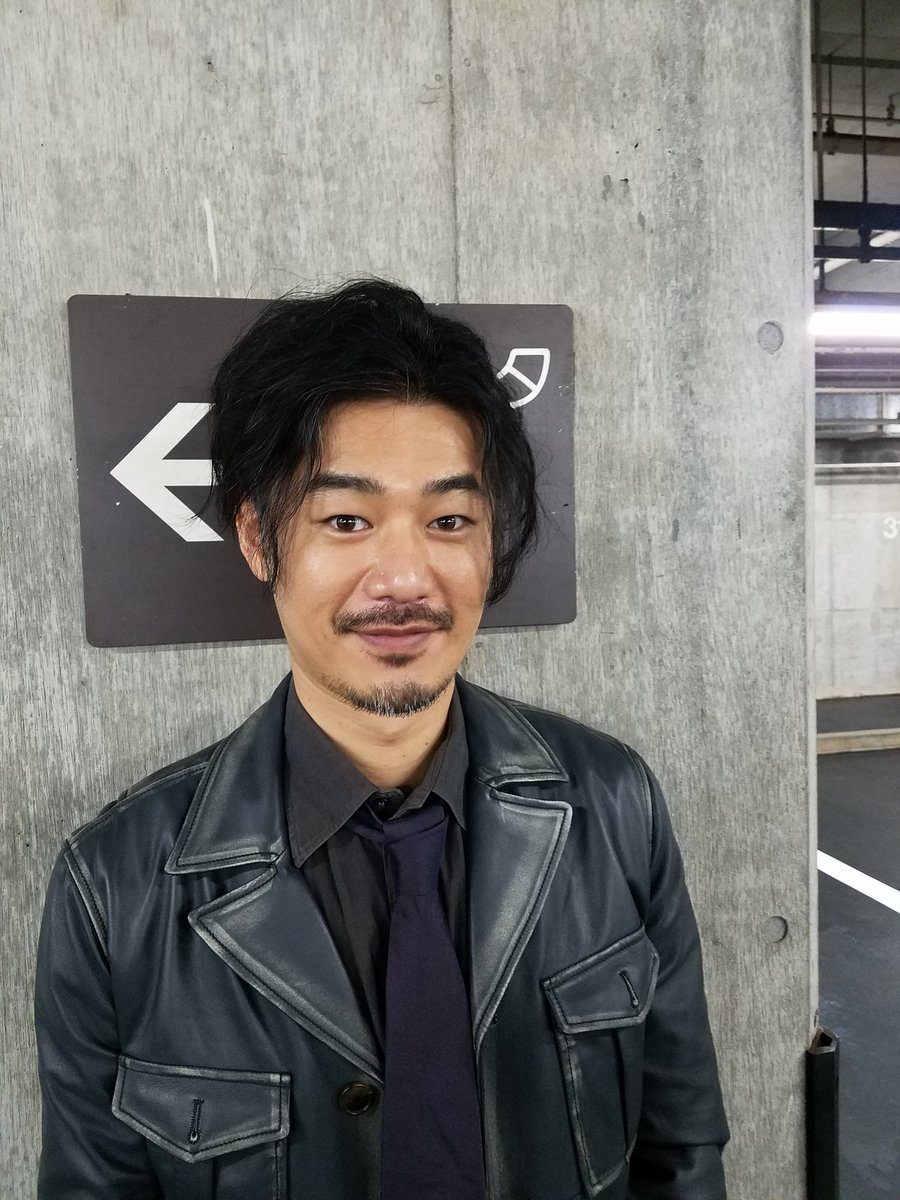 サタドラな者 稲田ひでき ヘッドハンター 本日のロケ ついにあの色男が参戦してきました 平山浩行 さんっ これでレギュラー揃い踏み 江口洋介 さんと渋い２ショットが決まってました めっちゃカッコいいシーンです お写真はロケ現場にて お茶