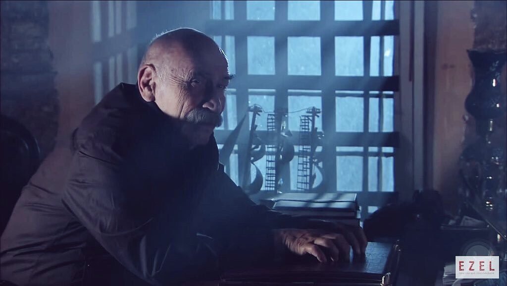 Susmak muazzam bir olay. Mesela canını yakıyorlar, sen sadece susuyorsun. Bir nevi vursalar ölmem diyorsun ama kimse duymuyor.