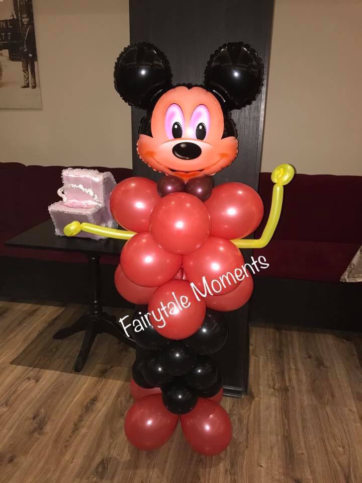 FairytaleMagic8's tweet photo. Decor complet pt petrecerea de botez! Aranjamente de masa, arcada, figurinele Minnie și Mickey și multe baloane cu heliu! #baloane #decor #botez #fairytalemoments https://t.co/YwD7kL2kiY