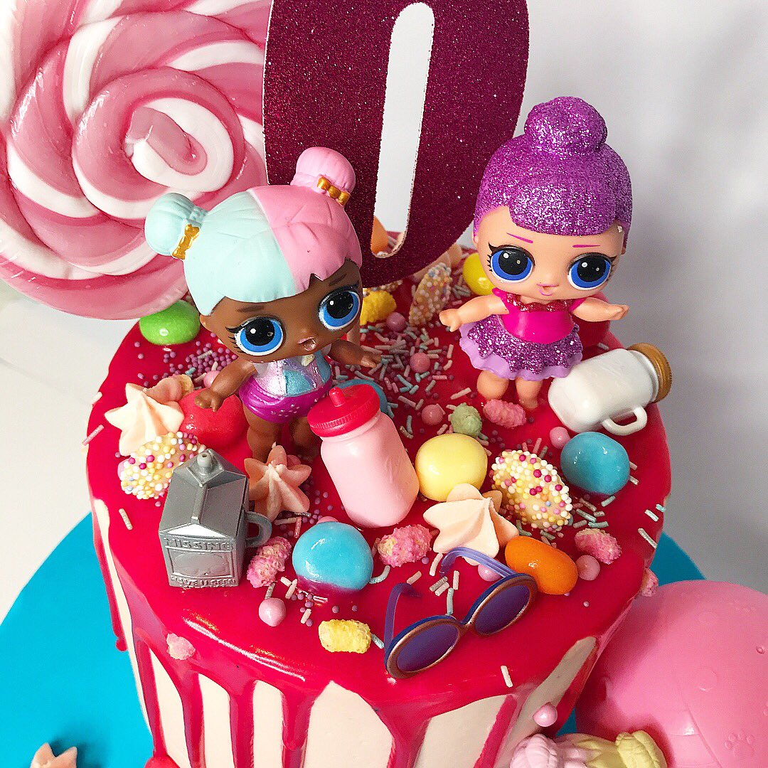 AdamAbiCakes's tweet photo. LOL Surprise Drip Cake! 🎂🍭🍬

#dripcake #lolsurprise #lolsurprisedolls #lolsurpriseparty #lolsurprisecake #happybirthday #cake #cakedecorating #cakedesign #cakeart #bespokecake #personalisedcake #dailycake #cupcakes #sthelenshour #sthelens #sthelenscake #eccleston https://t.co/2rKdGfTVLu