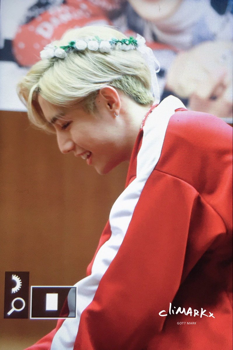 cliMARKx's tweet photo. 180401 용산 팬사인회
보드게임에 집중..! 😝 #마크 #갓세븐 #Mark #MarkTuan #GOT7 https://t.co/ZMSaAwg0AS
