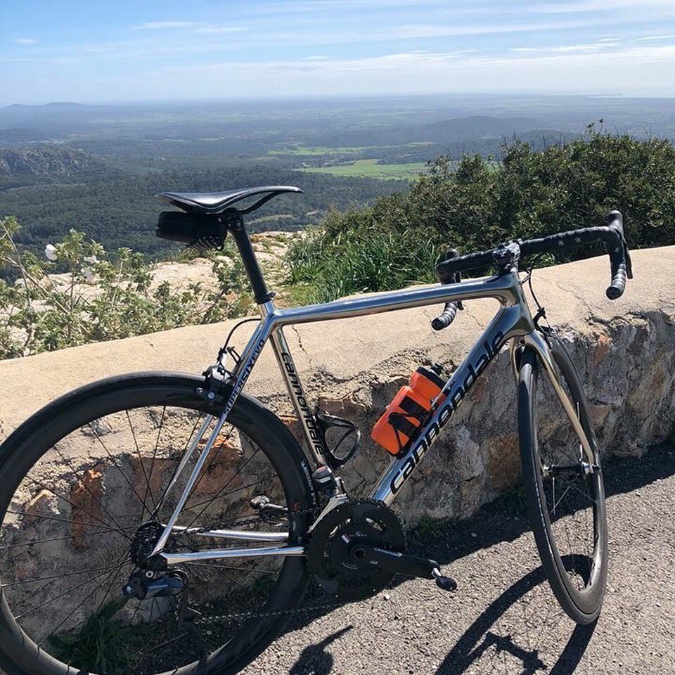 TargetComposite's tweet image. A super six we sprayed up a little while ago in a high gloss chrome finish with black graphics.
#cannondale #cannondalesupersix #chromepaint #carbonrespray #respray #carbonbike #carbonbikerepair #bikerepair #bikeporn