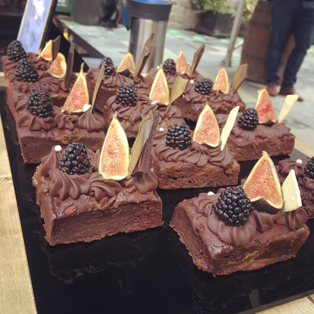 How could you even TRY to resist these gorgeous goodies made by @AbbisPantry 🍰 🍫 Celebrate the end of Lent and join us down here at the @the3sistersbar for our #OTSFOODFEST Go on, treat yoself! #3Sisters #CowgateEvents #EasterSunday
