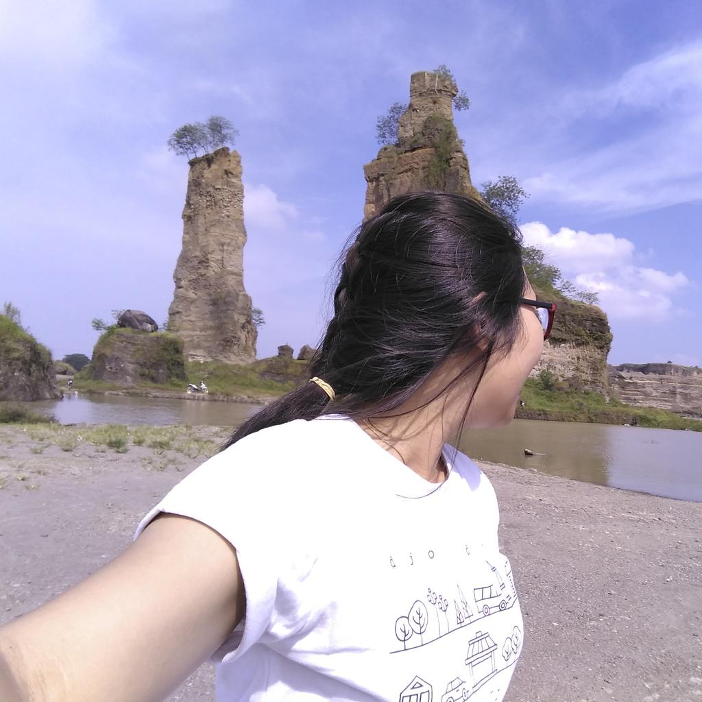 RaniNvitria's tweet photo. #FotoProfilBaru https://t.co/Qjqw5ksHs3