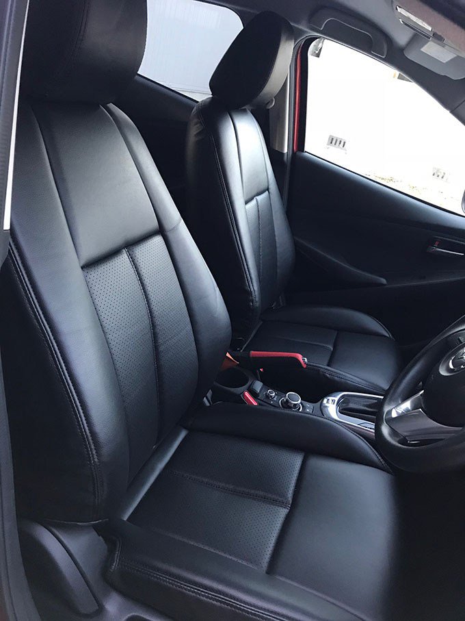 グランデシートカバー マツダ デミオ Dj3fs グランデ シートカバー 車 取り付け 装着写真 マツダ デミオ Dj3fs グランデ シートカバー 取り付け T Co Eic7gh4szp