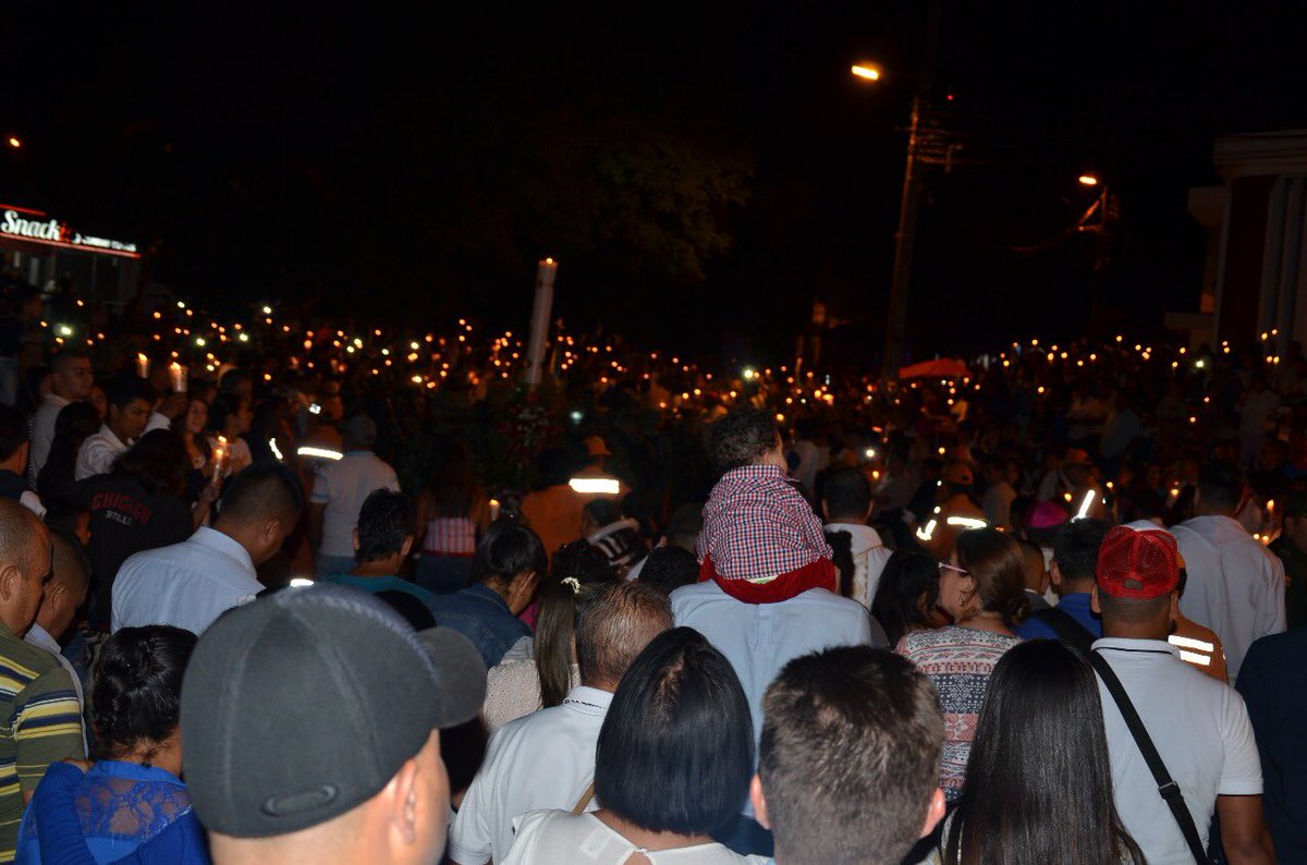UNGRD's tweet photo. Director de la UNGRD y entidades del Gobierno Nacional, acompañaron a la comunidad de Mocoa en la noche de ayer, en la caminata de conmemoración a las víctimas de la avalancha del 31 de marzo de 2017. https://t.co/7QGDe8u66g